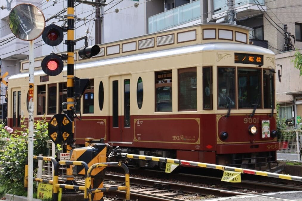 荒川 都電荒川線で水戸岡デザインの新車両を2026年春導入へ、クラウド